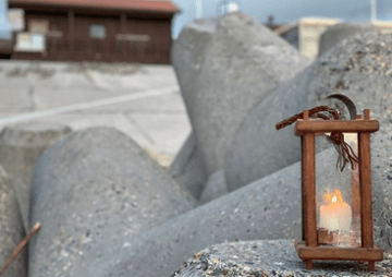 Licht setzen für eine bessere Welt: Aktion am Westerländer Strand