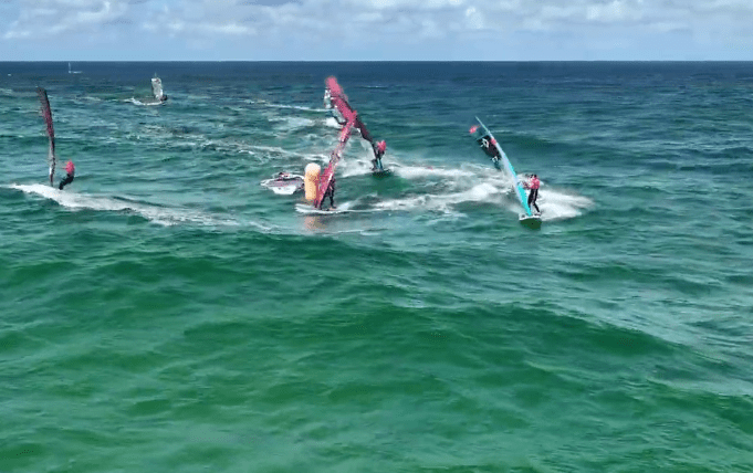 Sensationelle Aufnahmen vom Windsurfen