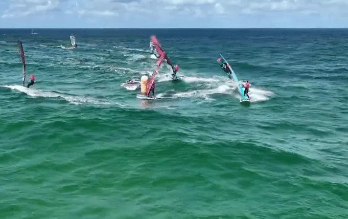 Sensationelle Aufnahmen vom Windsurfen