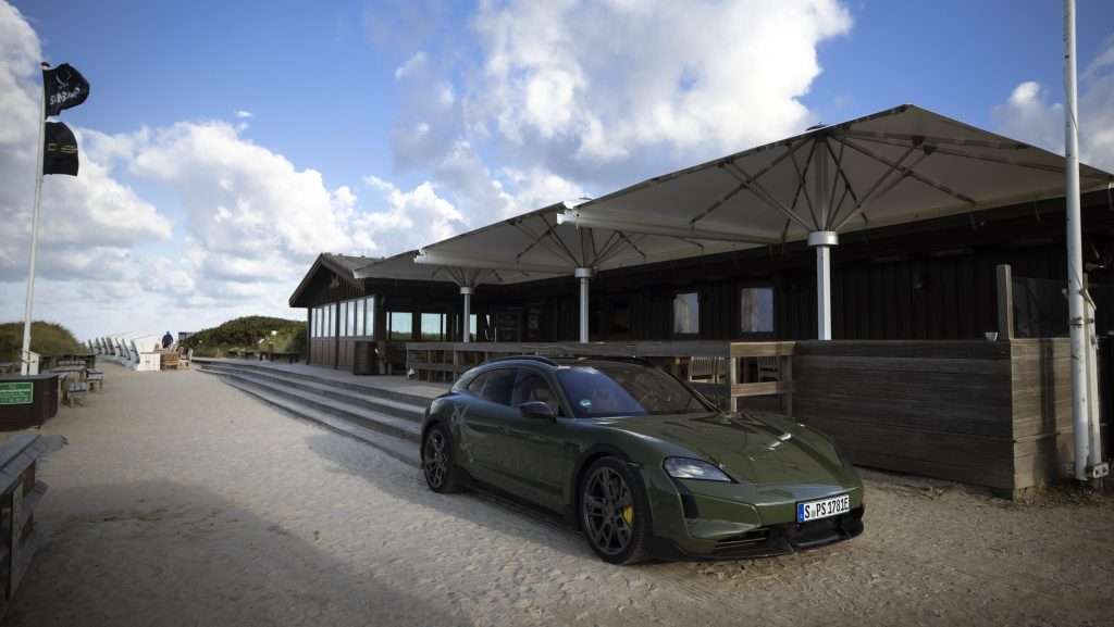 Fans der Sansibar auf Sylt gestalten Porsche Taycan mit