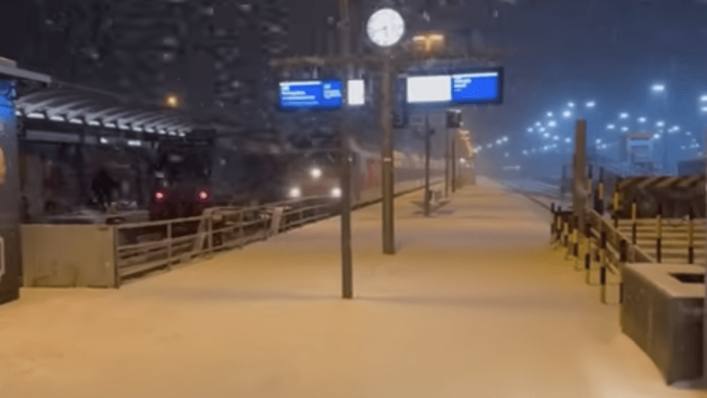 Die Insel der Gestrandeten: Warten auf das Bahn-Phantom von 23:30 Uhr