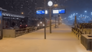 Die Insel der Gestrandeten: Warten auf das Bahn-Phantom von 23:30 Uhr