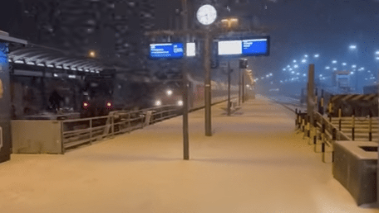 Die Insel der Gestrandeten: Warten auf das Bahn-Phantom von 23:30 Uhr