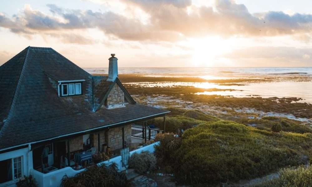 Deepfake-Tourismusbetrug auf Sylt: Wie KI gezielt Urlauber täuscht