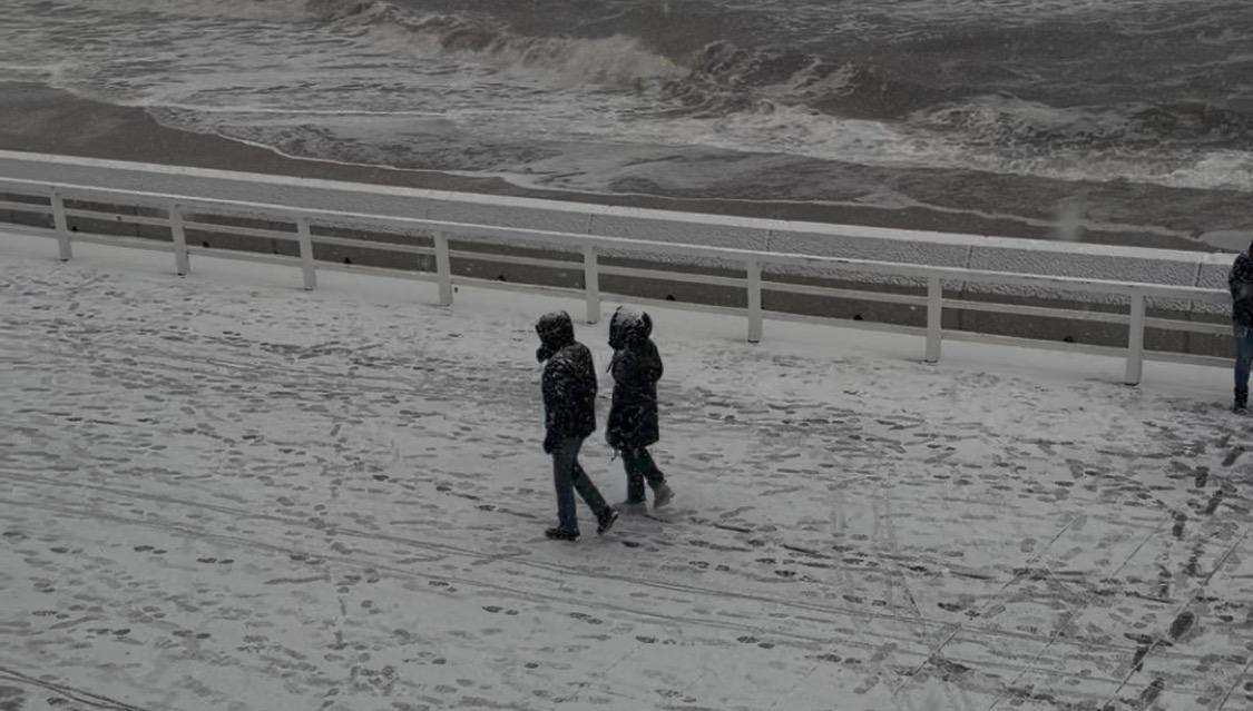 Die Insel lässt niemanden los: Zwangsverlängerung zwischen Dünenschnee und Dauerstau