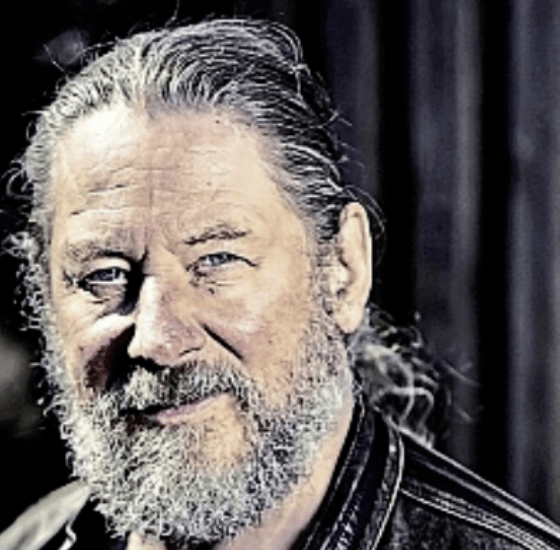 Ein Abend für die Ewigkeit: Wenn Oliver Strempler in der Friesenkapelle die Legende Johnny Cash zum Leben erweckt