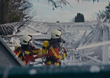 Sylt Video - Flammen-Inferno in Westerland: Gasofen-Explosion zerstört Friedhofsgärtnerei