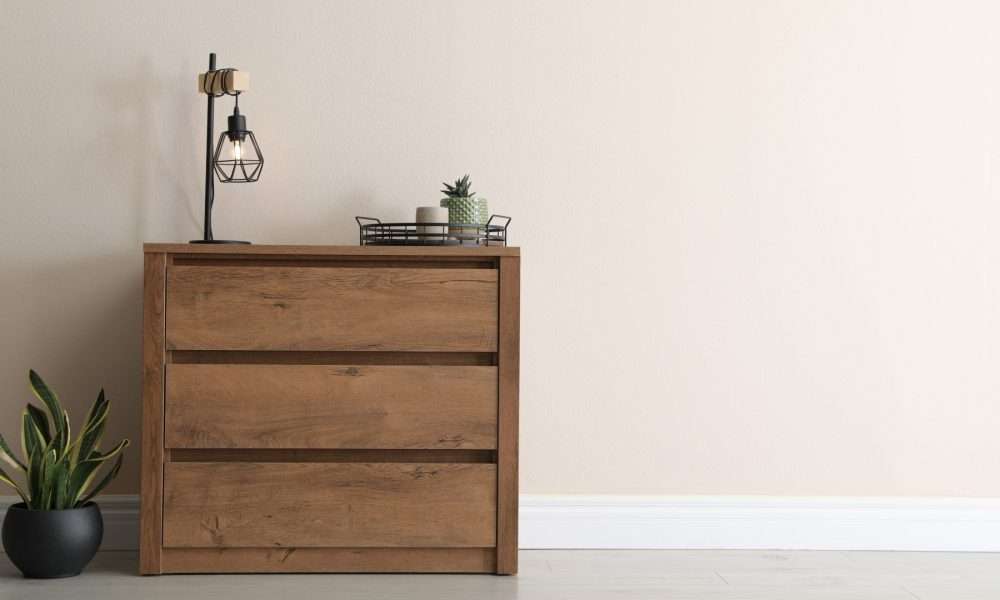 Wie wählt man eine Kommode aus, die alles fasst und stilvoll aussieht?