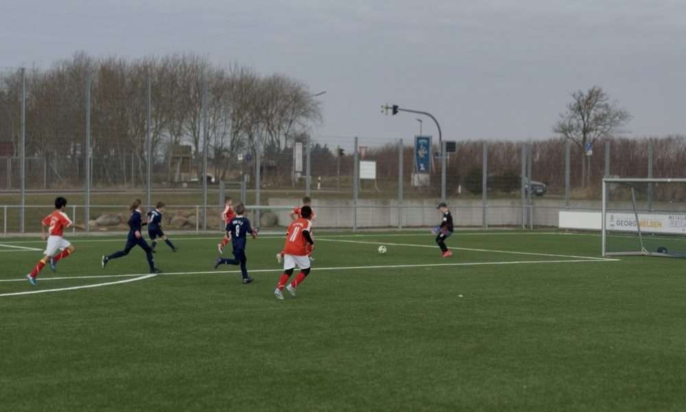 Starke erste Halbzeit und Köhler-Hattrick: D2 von Team Sylt feiert 5:2-Heimsieg gegen Niebüll