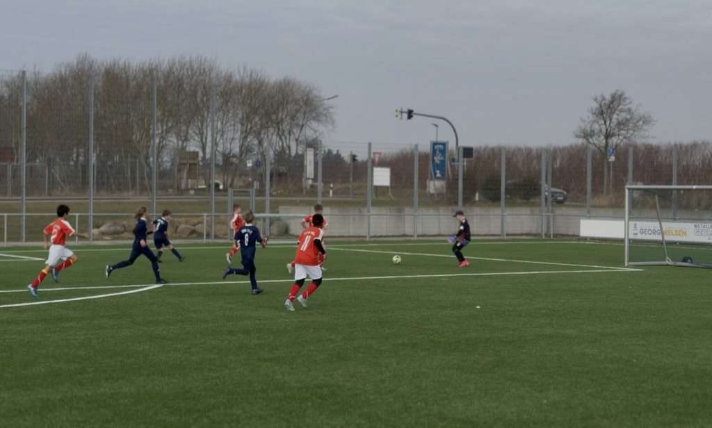 Starke erste Halbzeit und Köhler-Hattrick: D2 von Team Sylt feiert 5:2-Heimsieg gegen Niebüll