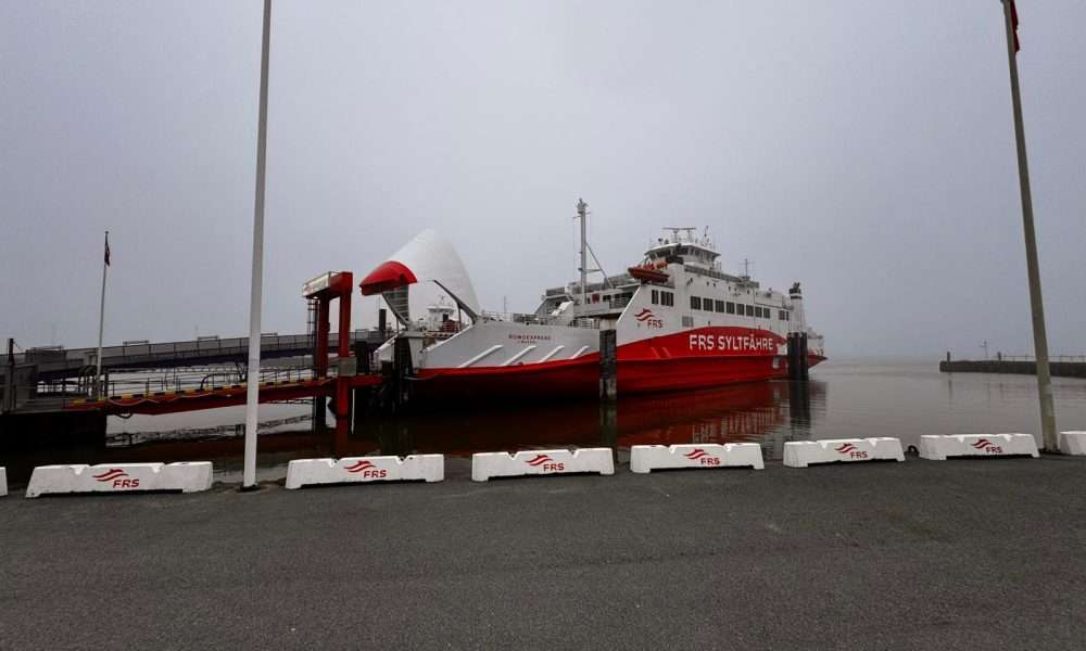 syltfähre bei nebel