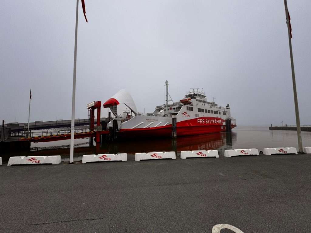 syltfähre bei nebel