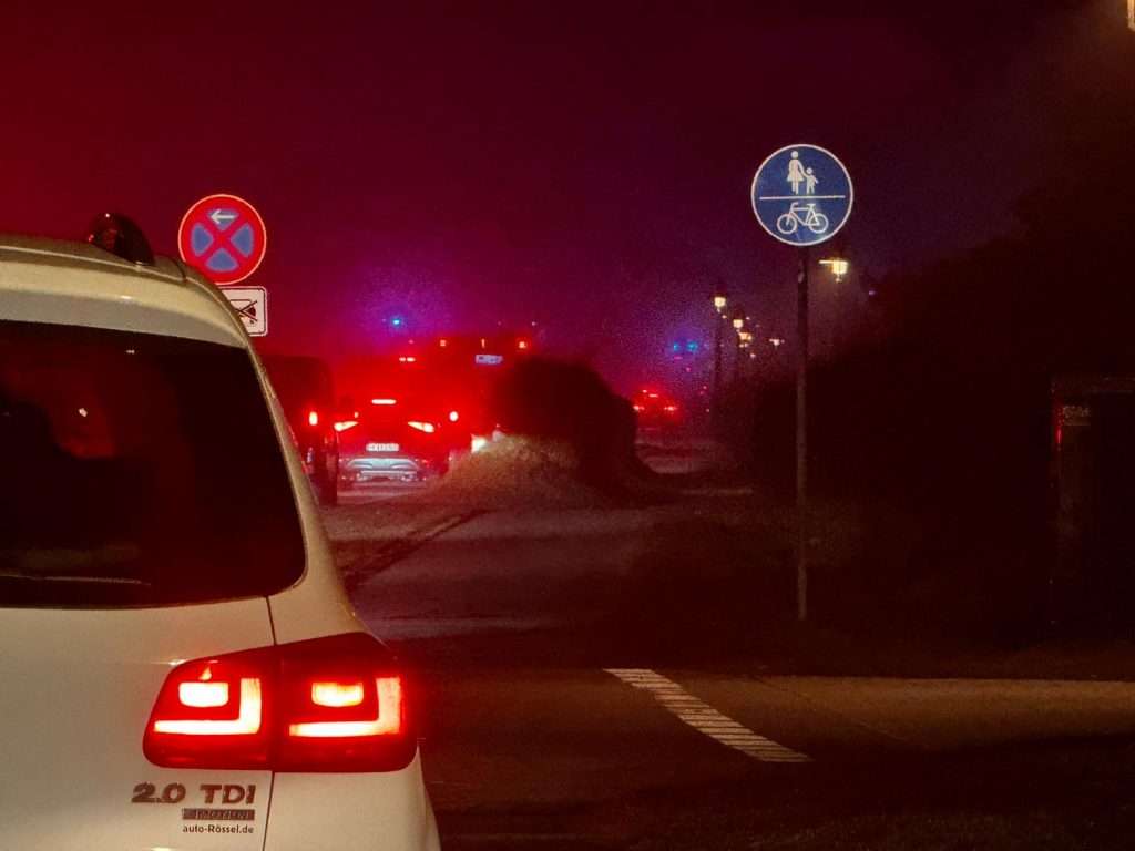 Stillstand in Kampen: Vollsperrung auf Sylt nach schwerem Kurven-Unfall