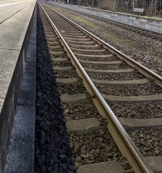 Lebensgefährlicher Stunt am Bahnhof Westerland: Fahrgast springt aus anrollendem Zug!