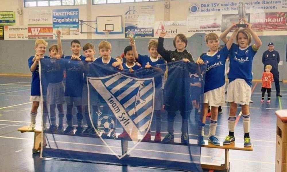 Insel-Zauber in Rantrum: Sylter F-Jugend stürmt aufs nordfriesische Treppchen