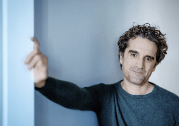 Von der ZDF-Leiche zum Midlife-Murks auf Sylt: Oliver Wnuk ermittelt in eigener Sache