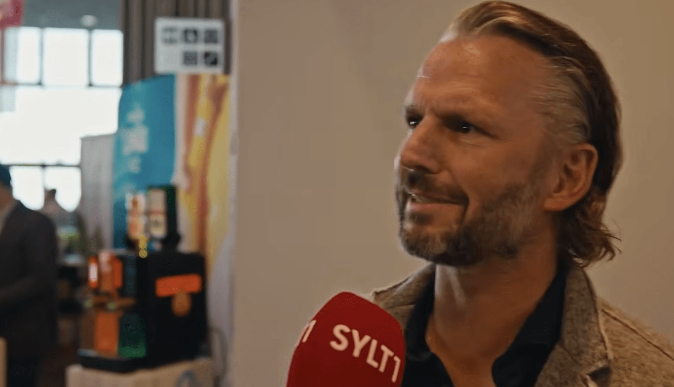Einfach herzlich: Warum Sepp Reisenberger 2026 im S-Point die ehrliche Seite der Insel Sylt zeigt 6 Einfach herzlich: Warum Sepp Reisenberger 2026 im S-Point die ehrliche Seite der Insel Sylt zeigt
