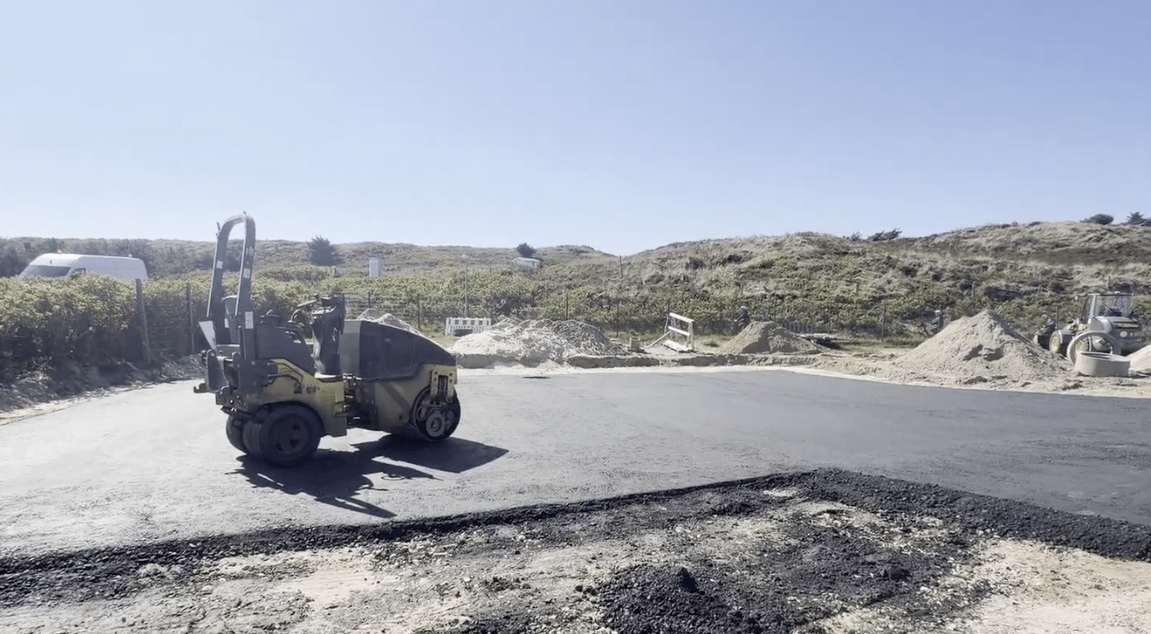 Endspurt auf der Baustelle: Der Multipark Sylt nimmt Form an – Große Eröffnung im Juni 1 Endspurt auf der Baustelle: Der Multipark Sylt nimmt Form an – Große Eröffnung im Juni