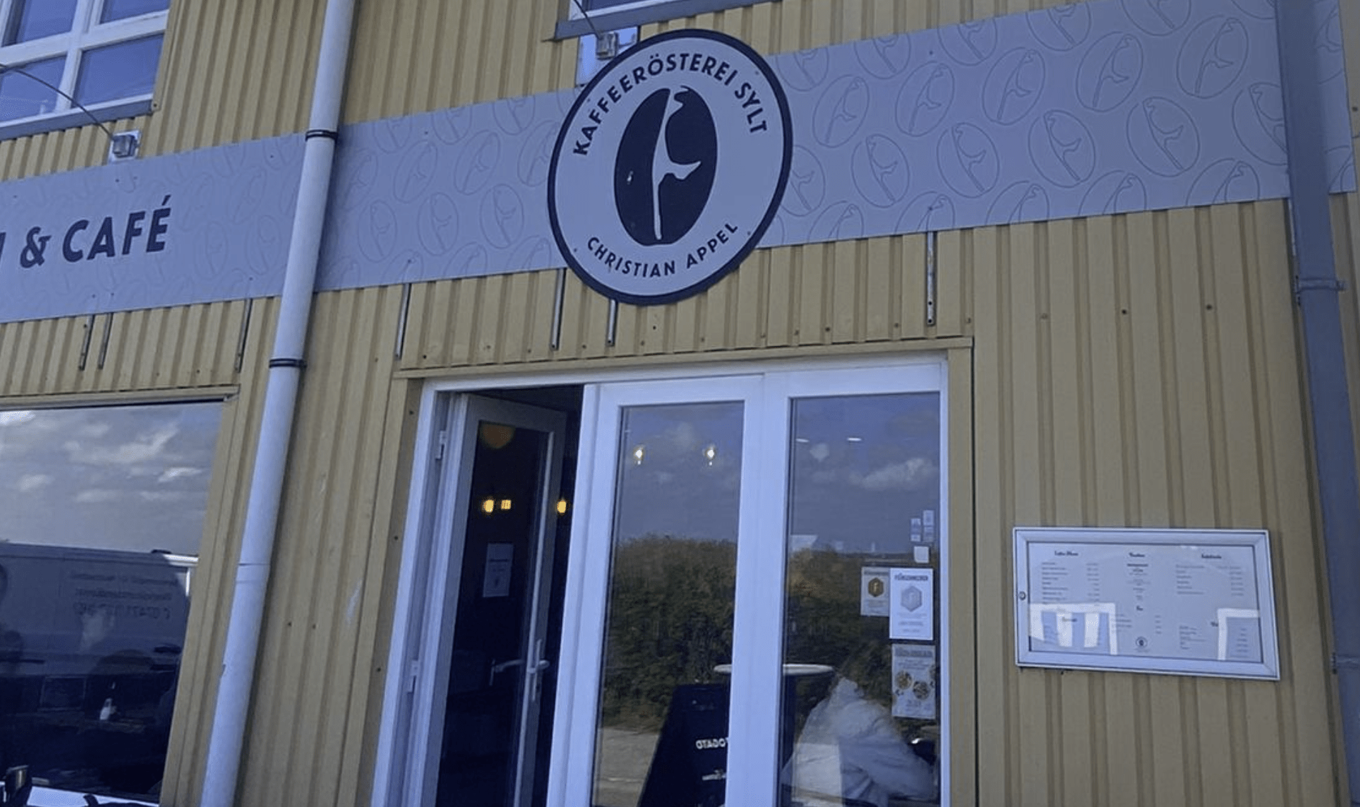Koffein trifft Cocktail: Kaffeerösterei Sylt feiert 10 Jahre mit dem legendären Espresso Martini 10 Koffein trifft Cocktail: Kaffeerösterei Sylt feiert 10 Jahre mit dem legendären Espresso Martini