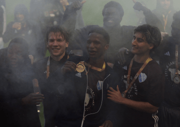 MEISTER! Team Sylt krönt eine Saison der Extraklasse - Schiedsrichte pfeift Partie nach 85. Minuten ab