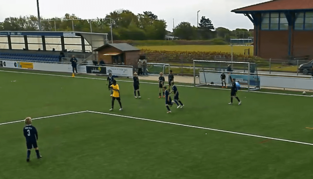 Fünf zu Fünf! Was für ein Drama: D2-Junioren erkämpfen Last-Minute-Punkt im herrlichsten Fußball-Wahnsinn 10 Fünf zu Fünf! Was für ein Drama: D2-Junioren erkämpfen Last-Minute-Punkt im herrlichsten Fußball-Wahnsinn