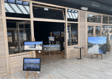 Kunst mit viel Herz: Wie zwei Sylter Holzherzen im Lister Markt für UNICEF auf die Reise gehen
