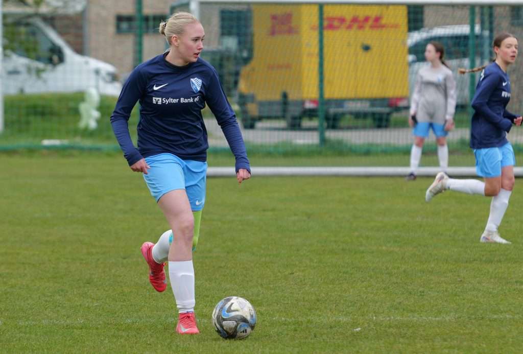 Spitzenspiel-Gala mit Mannschaftsherz: C-Juniorinnen Team Sylt schlägt FC Wiesharde 6:1