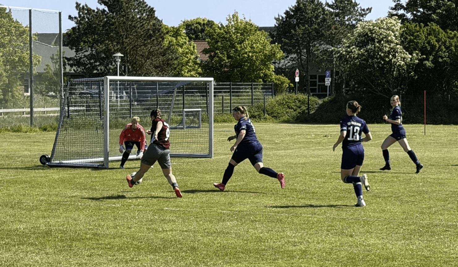 Topspiel-Krimi in Tinnum: Team Sylt erobert die Tabellenführung 10 Topspiel-Krimi in Tinnum: Team Sylt erobert die Tabellenführung