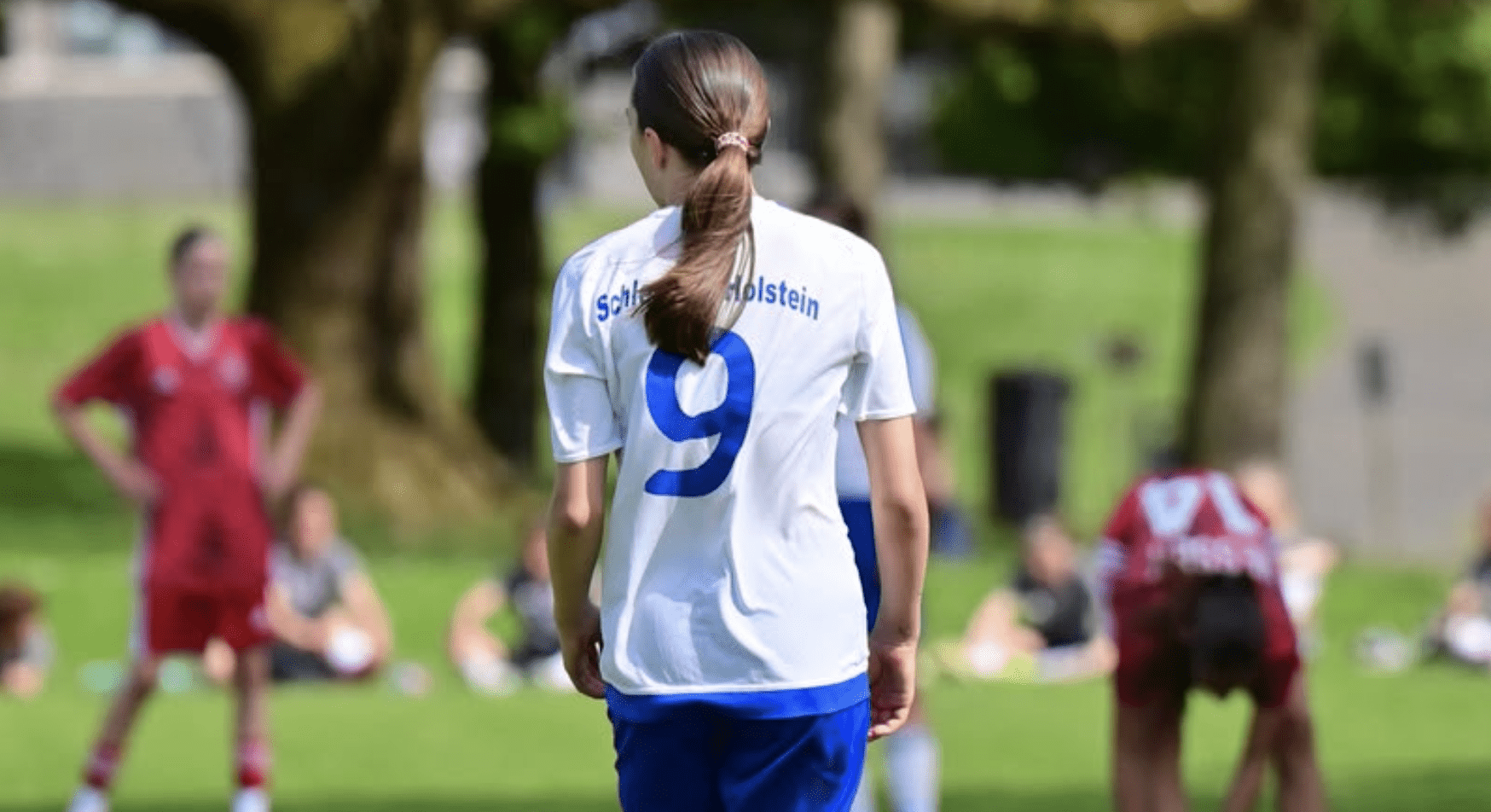 Zwischen Torjägerkanone, Holstein Kiel und dem Insel-Alltag: Das Sylter Ausnahmetalent Emilia Otto 9 Zwischen Torjägerkanone, Holstein Kiel und dem Insel-Alltag: Das Sylter Ausnahmetalent Emilia Otto