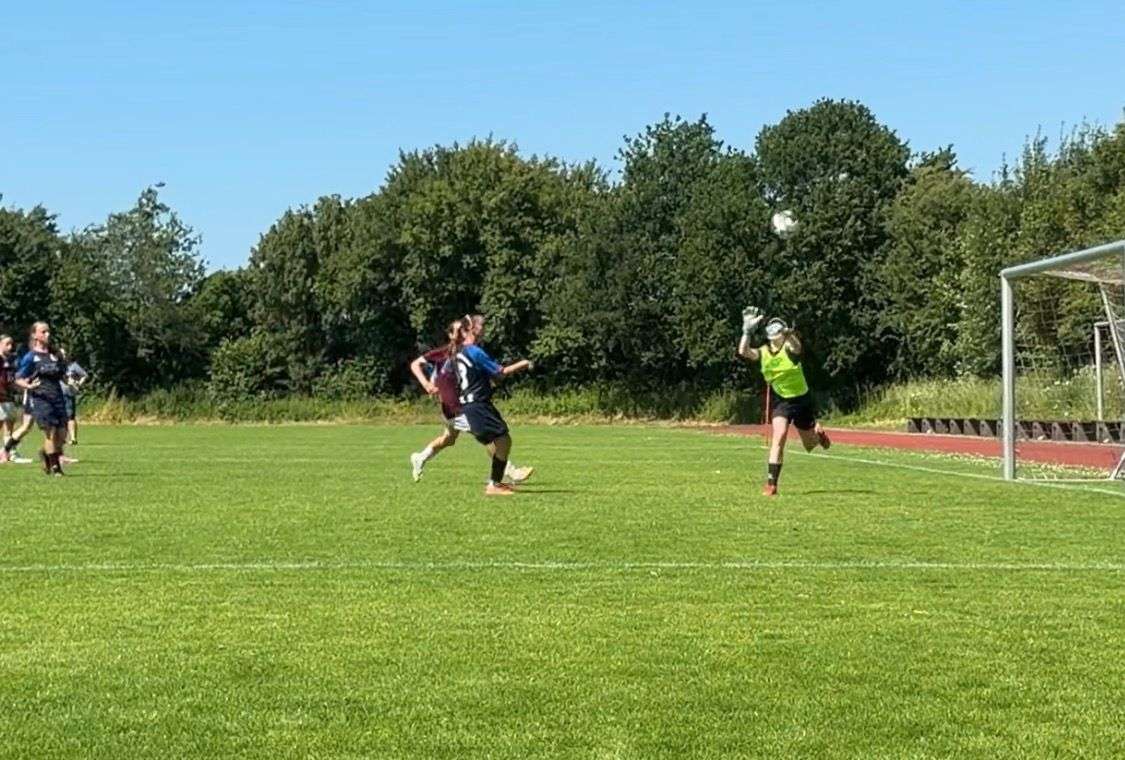 Tränen in der Hitze: Sylts Fußballerinnen verlieren das Pokalfinale in der letzten Minute 9 Pokalfinale CJuniorinnen