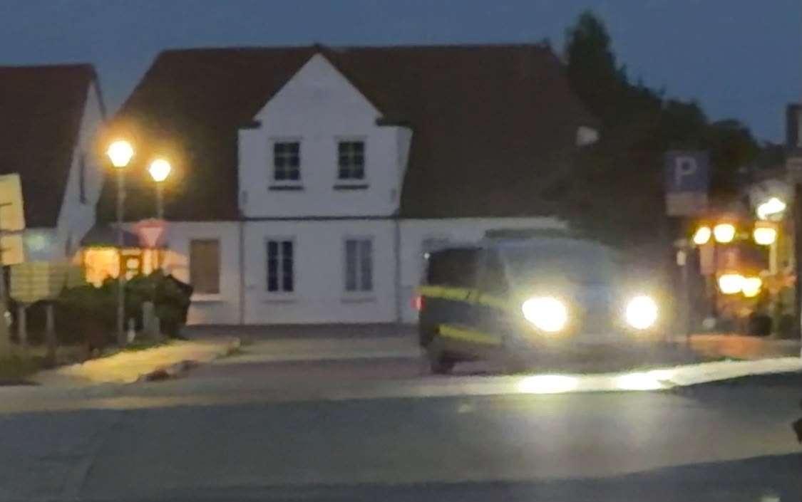 Person legt sich auf Gleise: Polizeieinsatz stoppt Zugverkehr 9 Person legt sich auf Gleise: Polizeieinsatz stoppt Zugverkehr