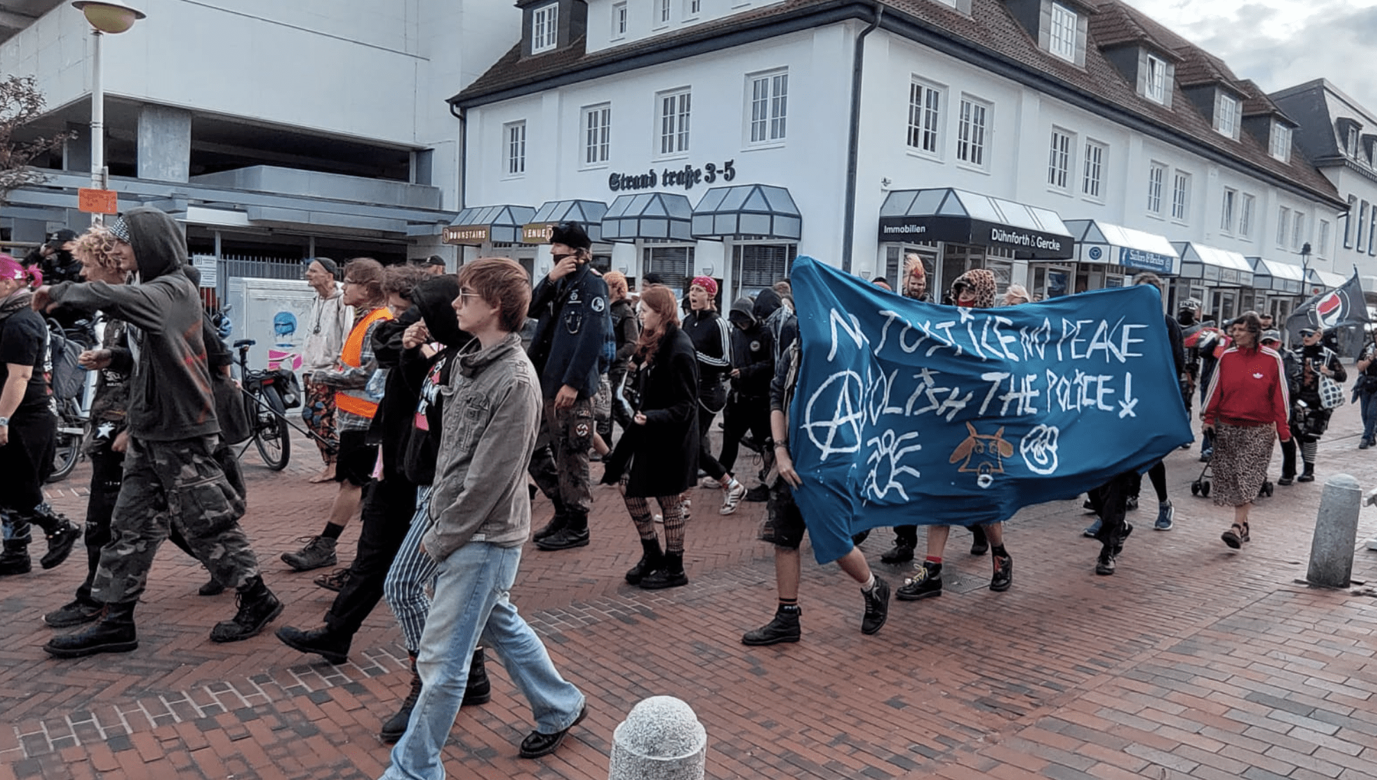 Punk-Camp auf Sylt: 200 im Lager – aber kaum jemand auf der Demo