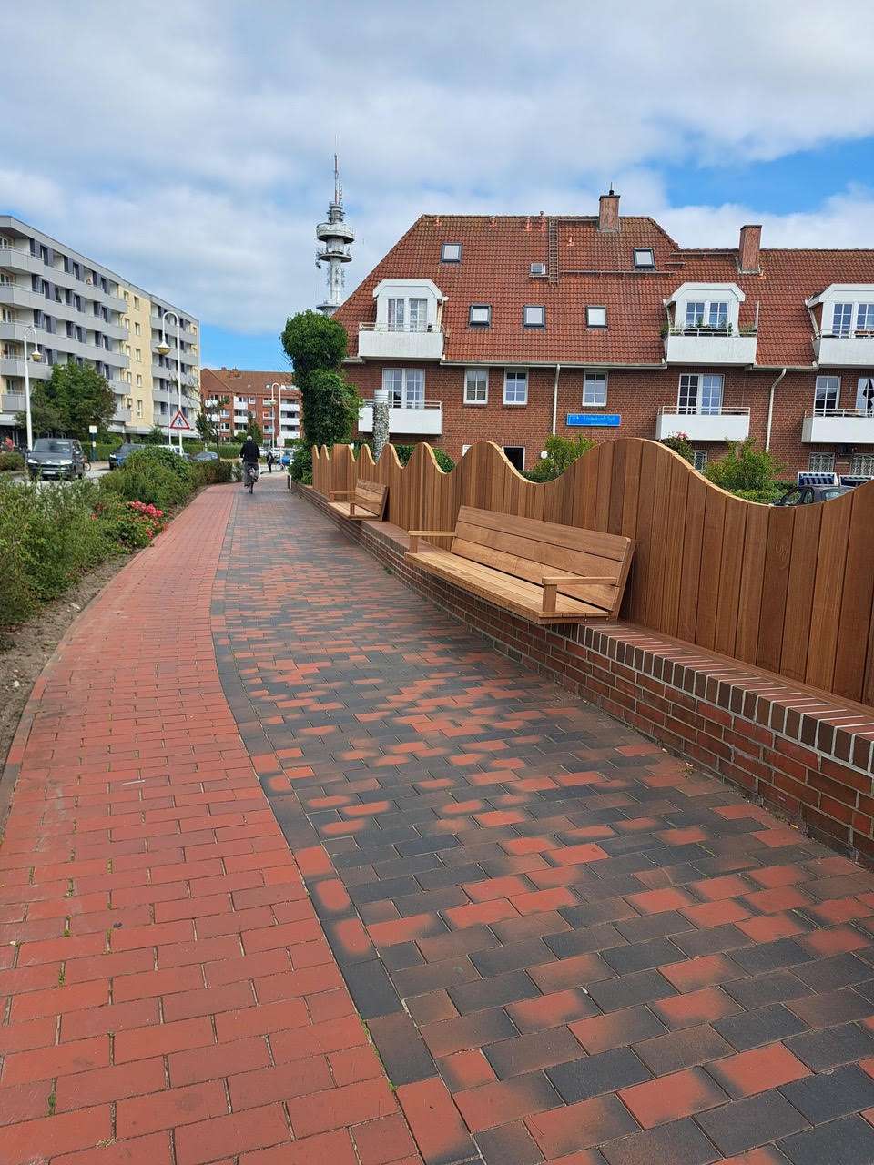 Wellen aus Holz und fünf Bänke fürs Gemüt: Sylt macht den Parkplatz Pieten schöner