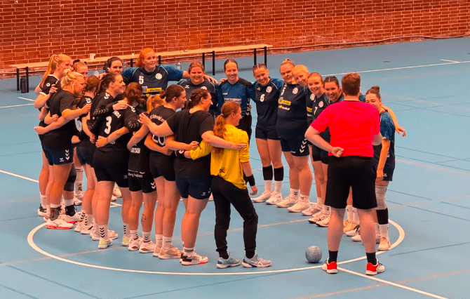 Sylter Sport: Wie sich die Westerländer Handballerinnen zurück auf die Platte gekämpft haben 102 Sylter Sport: Wie sich die Westerländer Handballerinnen zurück auf die Platte gekämpft haben