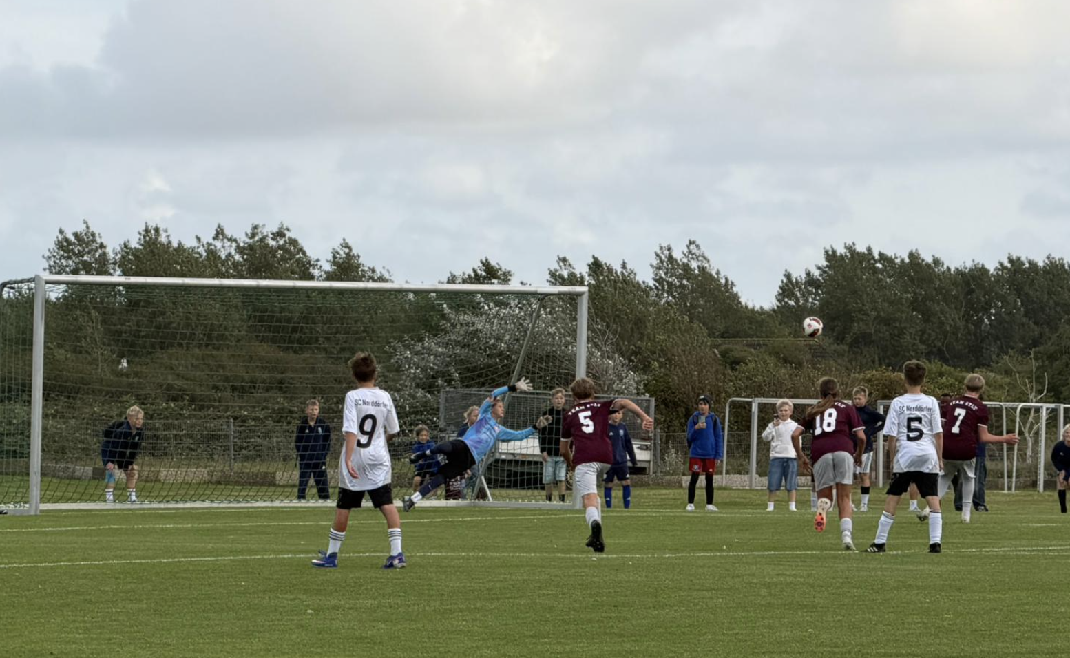 Inselduell vor fast 180 Zuschauern: Team Sylt gewinnt beim SC Nordinsel 2:0 8 Inselduell vor fast 180 Zuschauern: Team Sylt gewinnt beim SC Nordinsel 2:0