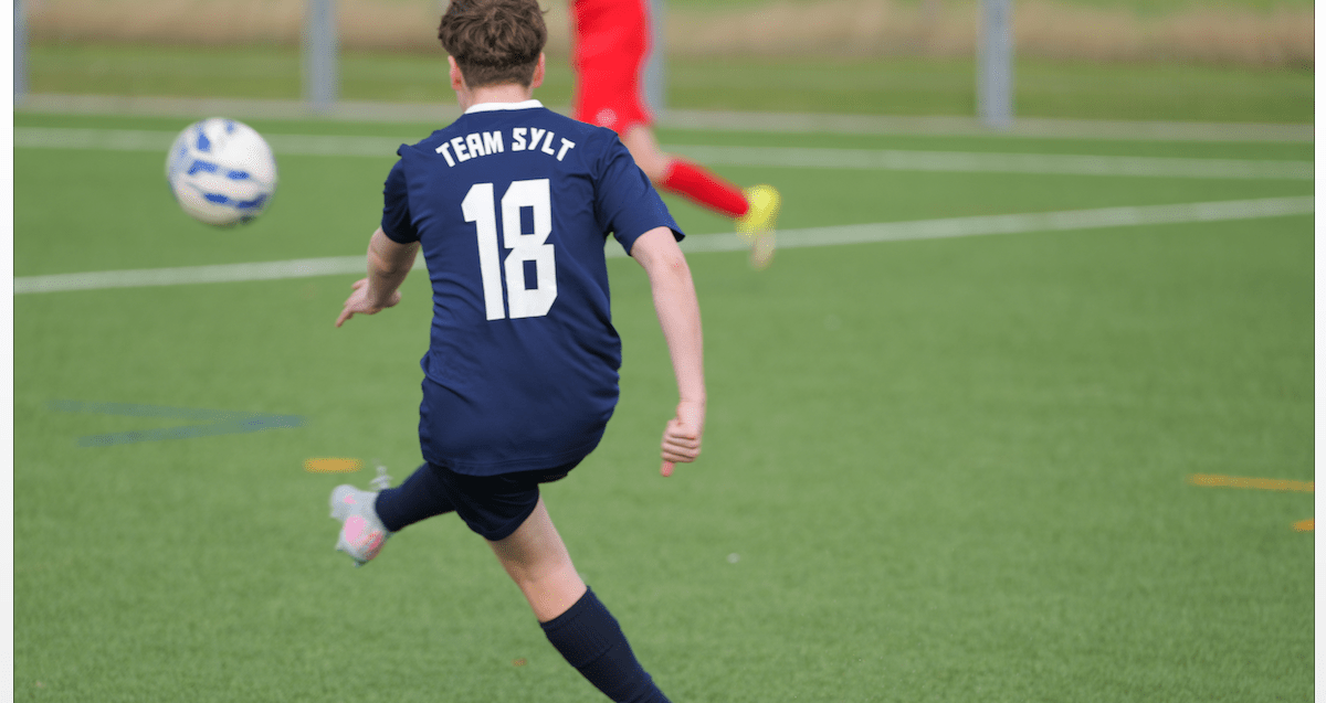 Fünf Treffer, drei Punkte: Team Sylt behauptet sich gegen Lagedeich 3 Fünf Treffer, drei Punkte: Team Sylt behauptet sich gegen Lagedeich