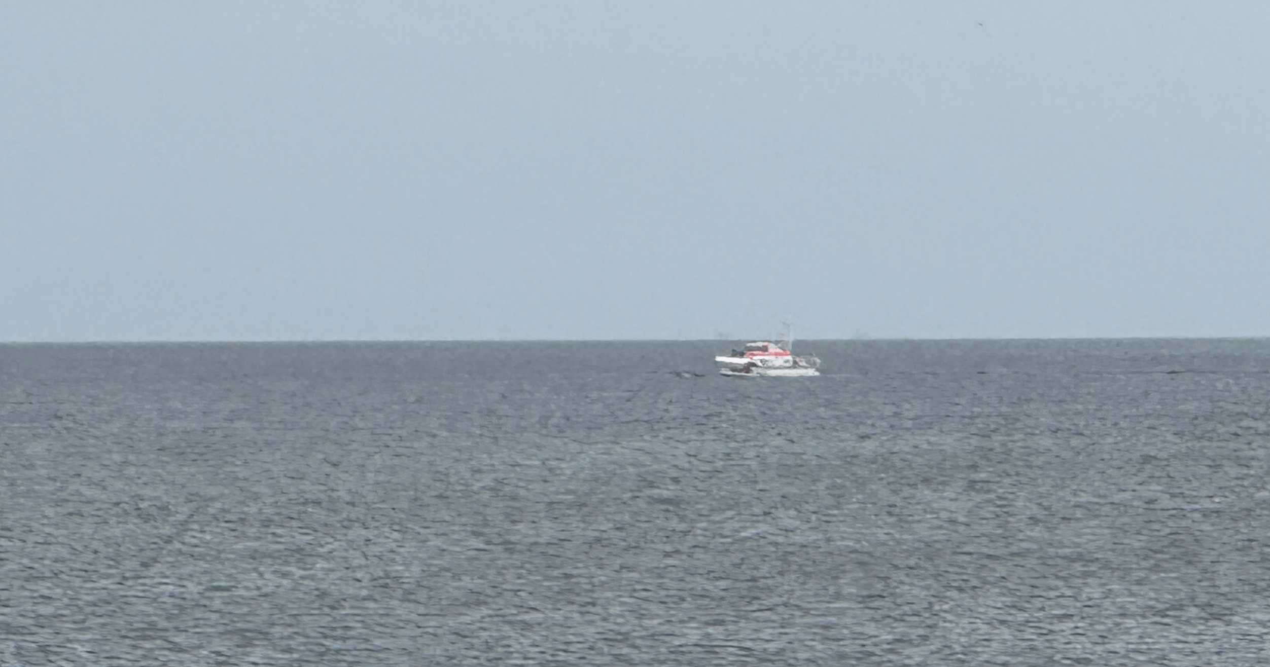 Kitesurferin vor Sylt rettet sich selbst – Rettungskräfte suchen weiter 6 Kiterin in Seenot vor List