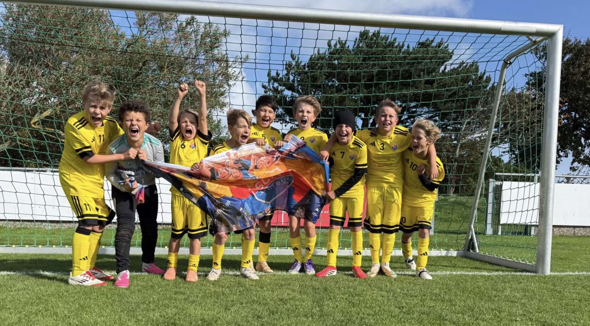 Vier Tore von Strzalba: Norddörfer E-Junioren schlagen Südtondern Nord mit 8:2 und bleiben vorn 11 SC Norddörfer E-Jugend