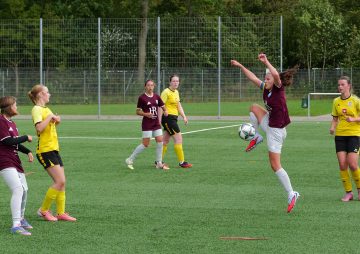 Sturm, Platzregen – und ein sehr junges Team Sylt gewinnt 7:0 in Lindholm 101 Team Sylt BJuniorinnen