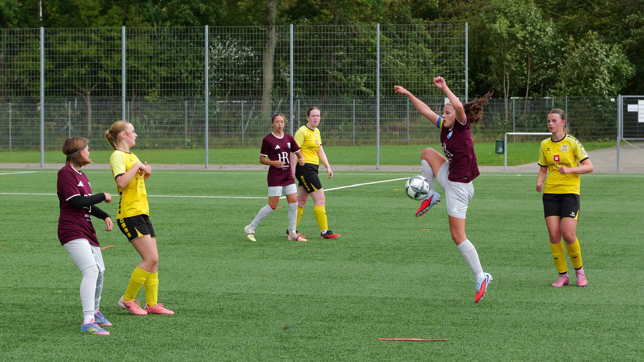 Sturm, Platzregen – und ein sehr junges Team Sylt gewinnt 7:0 in Lindholm 1 Team Sylt BJuniorinnen