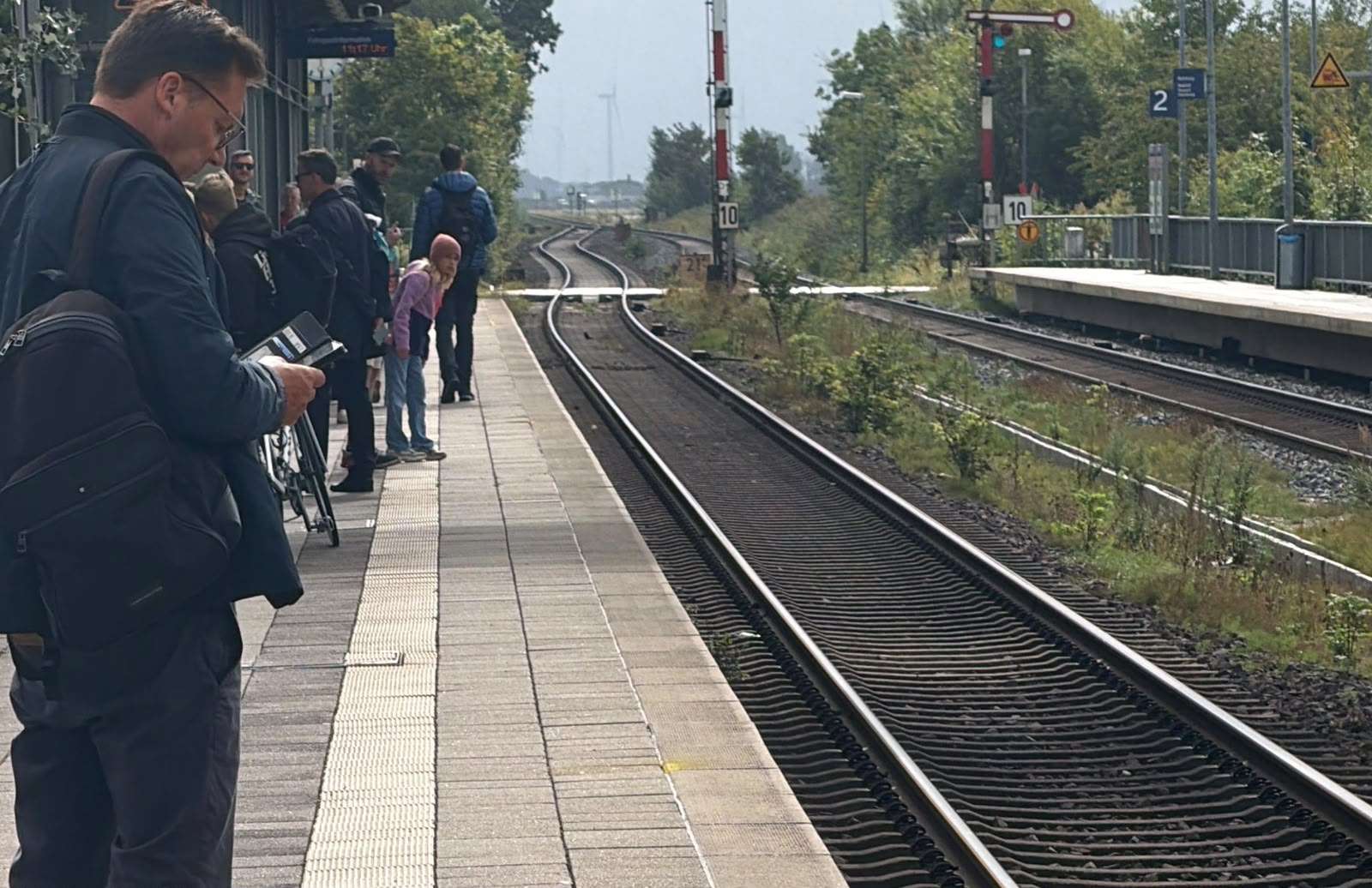 Bahnchaos Richtung Sylt - In Berlin empört man sich über 15 Minuten. Auf der Marschbahn heißt das ein guter Tag 6 Bahnchaos Richtung Sylt - In Berlin empört man sich über 15 Minuten. Auf der Marschbahn heißt das ein guter Tag