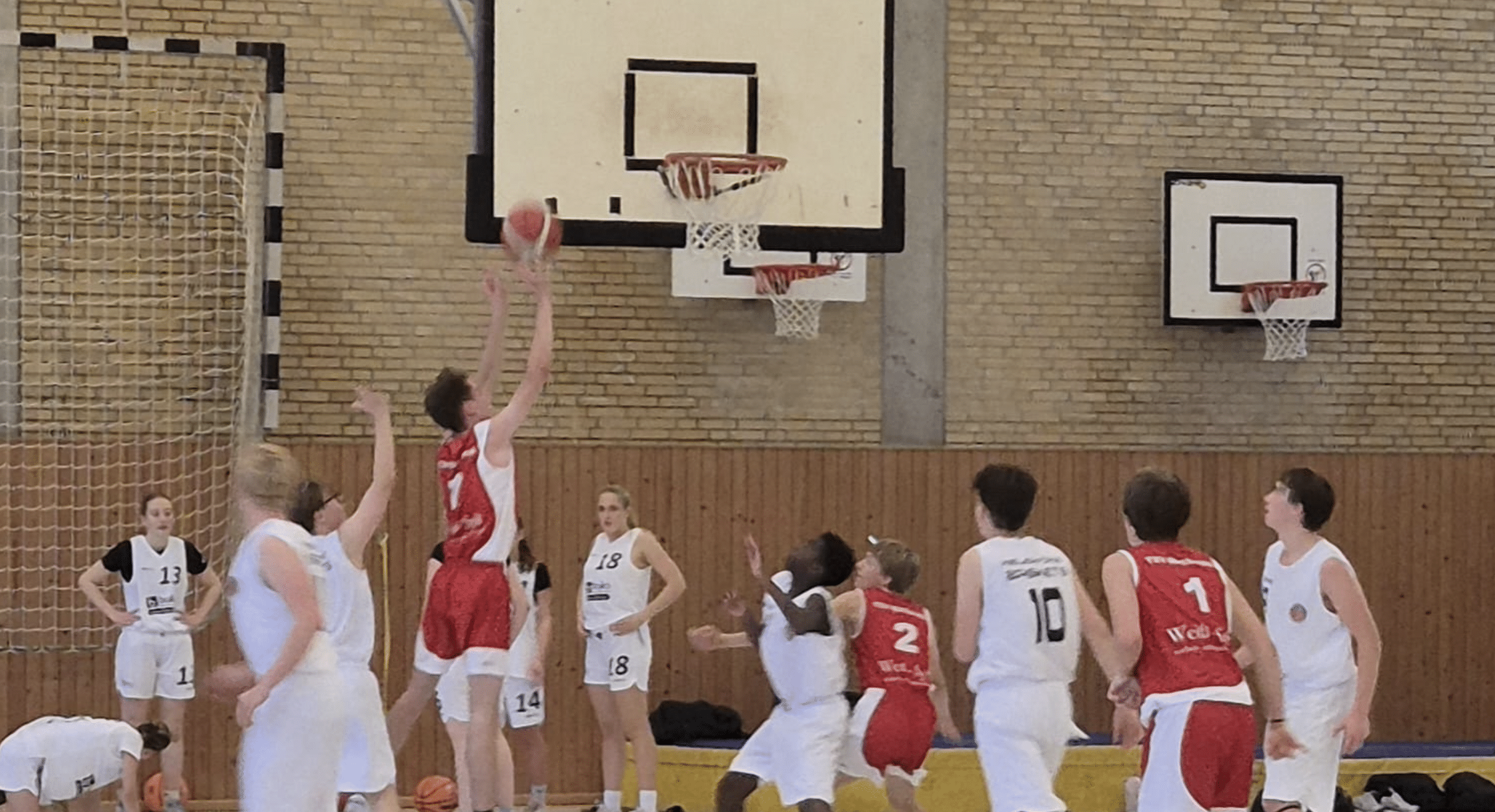 Mit sechs Mann nach Kiel: Sylter U18 verliert zum Auftakt 64:83