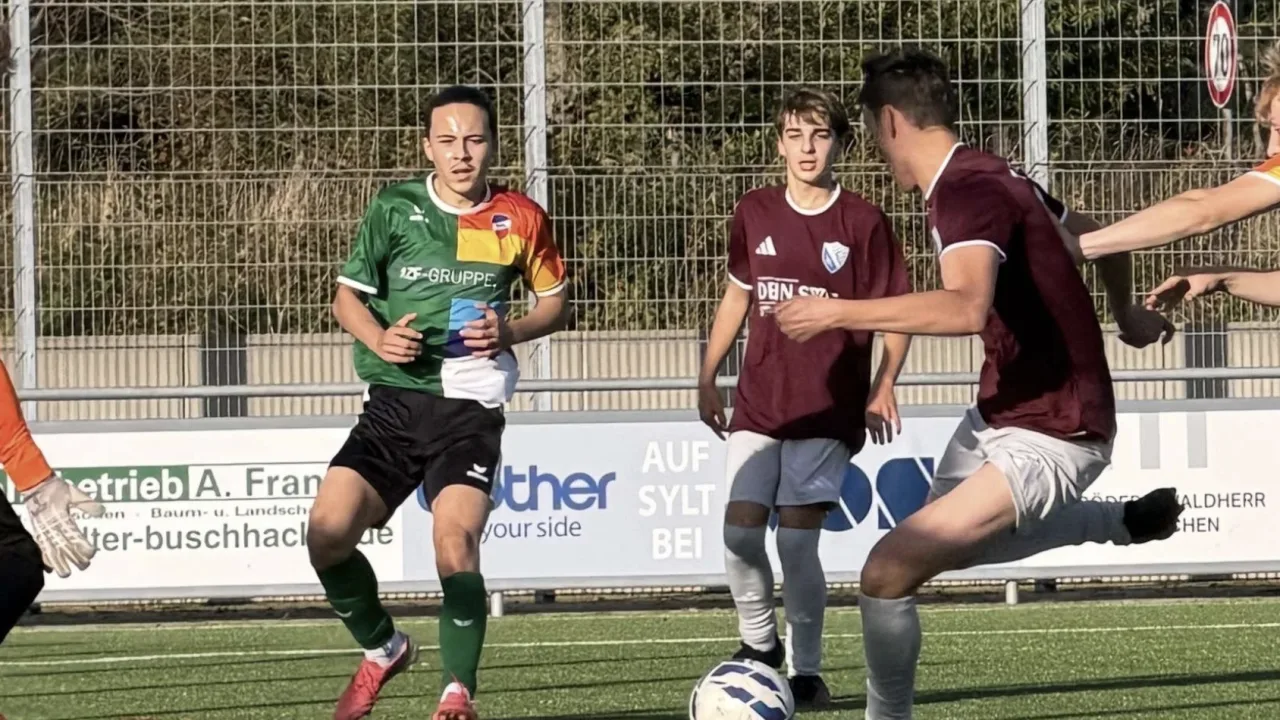 Inselduell unter Flutlicht: Team Sylt gegen SC Norddörfer 20 Inselduell unter Flutlicht: Team Sylt gegen SC Norddörfer
