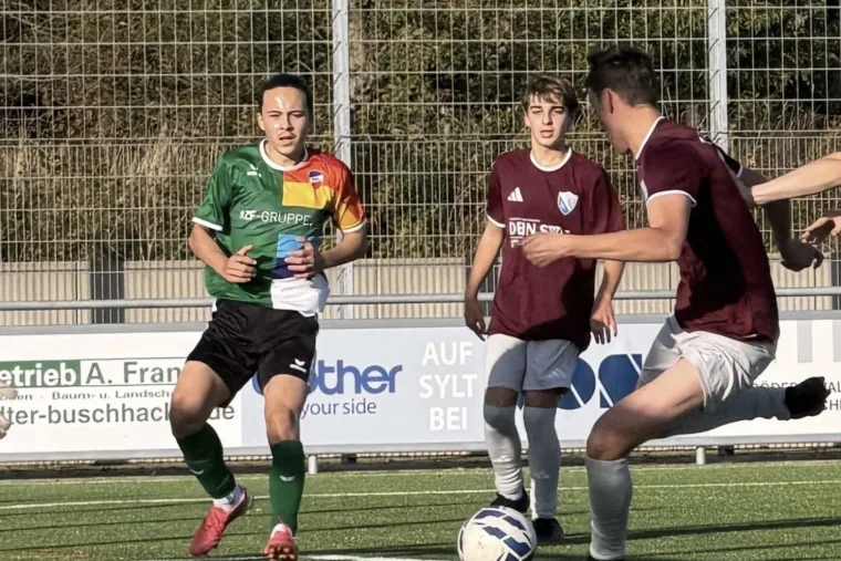Inselduell unter Flutlicht: Team Sylt gegen SC Norddörfer 51 Inselduell unter Flutlicht: Team Sylt gegen SC Norddörfer