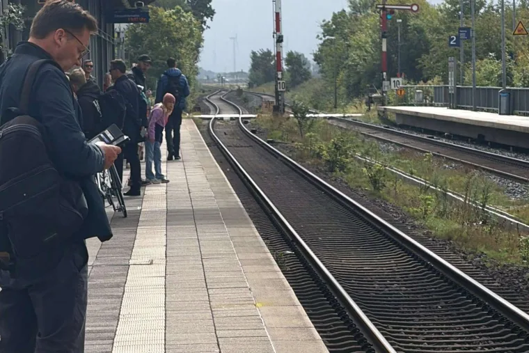 Gebohrt wird nachts: Das zweite Sylt-Gleis kommt erst mal als Bodenprobe