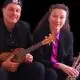 Krimi-Klänge in der Friesenkapelle: Ferrara Duo entführt Wenningstedt in musikalischen „Kriminaltango“