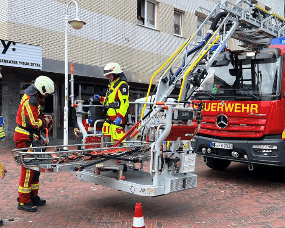 Brand in Mehrfamilienhaus: Großeinsatz der Feuerwehr in Westerland