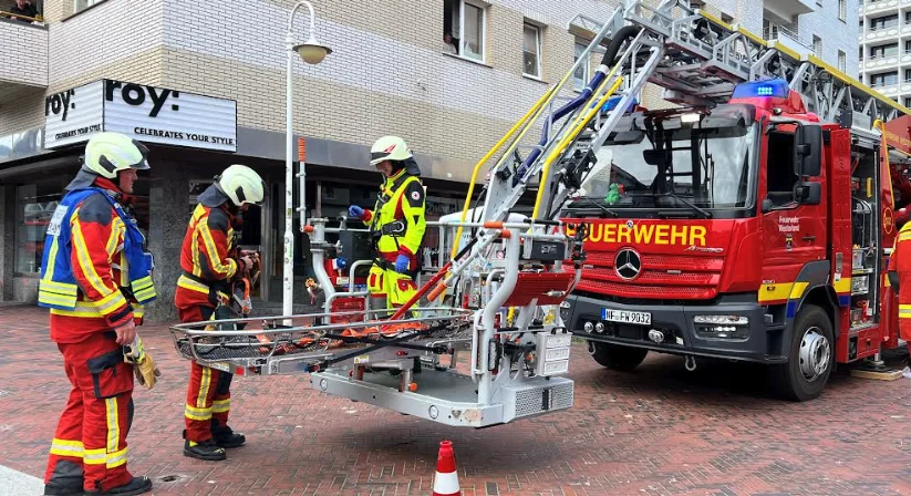 Brand in Mehrfamilienhaus: Großeinsatz der Feuerwehr in Westerland