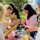 Farbenfrohe Stiftekunst begeistert im Westerländer Rathauspark