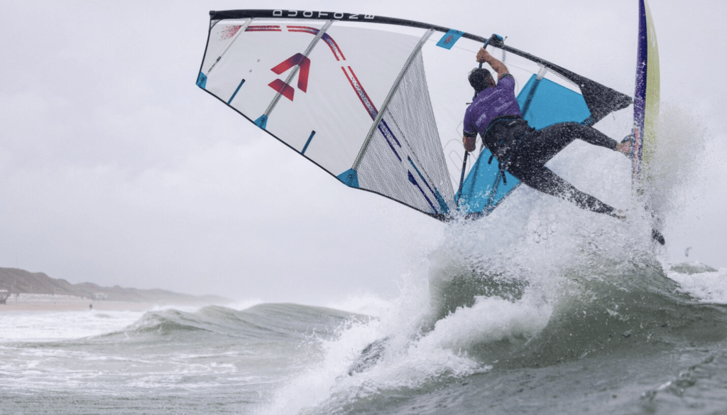 Sylt - Vincent Langer 2025 auch in der Welle Sieger - Sylter Surfer auf Platz 4
